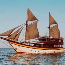 Raffles Cruise